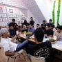 Sambil Makan Durian, Ganjar dan GMNI Sumut Didampingi Bobby Nasution Bahas Energi Baru Terbarukan dan Kemajuan Bangsa