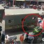 Niat Tertibkan Pedagang Buah, Eh Mobil Satpol PP Ini Malah Tabrak Tukang Becak