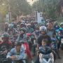Potret Ratusan Pengendara Antre Menuju Jembatan Sasak Sungai Bengawan Solo, Menunggu Sejam Baru Nyebrang