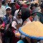 Aksi Si Cantik AKP Rita Saat Kawal Demo Hari Tani di Gedung DPR: Rela Panas-panasan sampai Bagi Air Minum