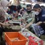 Ikan Asin Berformalin dan Daging Busuk Ditemukan Petugas di Pasar Tradisional Jakpus