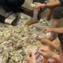 Nenek Tinggalkan Tabungan Selemari, Keluarga sampai Minta 10 Orang untuk Hitung Uang, Jumlahnya Fantastis!