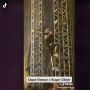 Disebut Kayak Sugar Glider, Ini 9 Potret Heboh King Nassar Nyanyi Sambil Naik Ke Tiang Panggung
