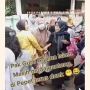 VIDEO Heboh Emak-emak Kesemsem Guru Ganteng Anak di Sekolah, Sampai Cegat dan Matikan Motor!