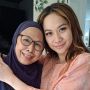 Masih Sama Meski Ashraf Sinclair Telah Tiada, 5 Potret Kedekatan Bunga Citra Lestari dan Mertua