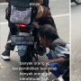 Pria Tua Mengisi Angin Ban tapi Pemotor Tak Turun, Publik Singgung Adab vs Ilmu