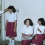 Wajah Murid Disebut Mirip Ibu Guru, Foto Jadul Siswi SD di Tahun 1980 Bikin Publik Heran
