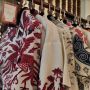 Sakanti Samasta: Karya Ciamik Desainer Iwan Tirta Padukan Batik Dengan Budaya Tiga Negara