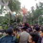Desak Anies Baswedan agar Pergub Dicabut, Massa KRMP Demo sampai Dobrak Pagar Balai Kota