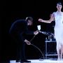 Penampilan Memukau Bella Hadid dengan Gaun Ajaib di Paris Fashion Week