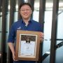 Rudy Chen, President Director Asuransi Astra Peroleh Anugerah Indonesia Financial Top Leader Awards 2022
