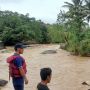 Pencarian Perempuan Terseret Arus Sungai Rewod Dilanjutkan, Tim SAR Duga Korban Tersangkut Bebatuan
