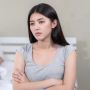 5 Alasan Wanita Tiba-Tiba Bersikap Cuek pada Pasangannya, Yuk Kenali!