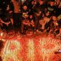 Tragedi Kanjuruhan: Ribuan Bonek Gelar Aksi Doa Bersama di Tugu Pahlawan untuk Aremania