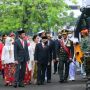 Potret Presiden Jokowi dan Wapres Maruf Saksikan Defile Pasukan saat Peringatan HUT ke-77 TNI