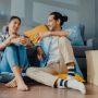5 Dampak Buruk Menyimpan Rahasia dari Pasangan, Hubungan Jadi Tidak Sehat!