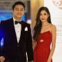 Tampil Mesra Bareng Deva Mahendra, Ini Momen Mikha Tambayong Hadir di Red Carpet Busan International Film Festival 2022