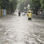 Banjir Setinggi 70 Cm, Akses Jalan Rawamangun Muka Selatan Jaktim Terputus