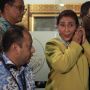 Susi Pudjiastuti Nangis Kejer Sikapi soal Siswa SD Dihukum Belajar di Lantai Gegara Nunggak SPP