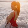 Berenang Pakai Bikini Batik di Bali, Potret Seksi Anya Geraldine Tuai Pujian