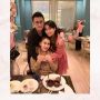 7 Potret Kedekatan Ayu Ting Ting dengan Adik Ipar, Tidak Ragu Rangkul Pinggang saat Foto Bersama
