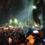Salut! Ratusan Bonek Datang dari Surabaya ke Stadion Kanjuruhan, Tahlil dan Kompak Nyanyi Bareng Aremania
