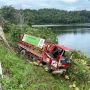 Truk Pertamina Terjun ke Dam Muka Kuning, Sopir Kocar-kacir Selamatkan Tabung Gas 3Kg yang Berhamburan