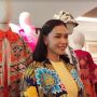 Cara Spesial Adinia Wirasti Pakai Kain BatikL Tak Dipotong Hingga Tanpa Jarum