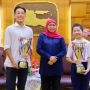 Bertemu Atlet Golf Juara Piala Gubernur, Khofifah Indar Parawansa: InsyaAllah Jatim Tidak Kekurangan Atlet Berprestasi