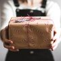 3 Sikap yang Menunjukkan Seseorang Tidak Tulus dalam Memberi Hadiah