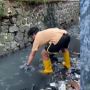 Bersihkan Sungai dari Sampah, Aksi para Pemuda Ini Banjir Pujian