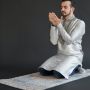 Doa Setelah Sholat Hajat: Niat, Tata Cara dan Waktu Mengerjakannya
