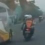 Viral Video Petugas Dishub Kota Bekasi Kejar Mobil Travel yang Ugal-ugalan, Publik: Asem Kali Mulutnya