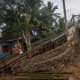 Diterjang Banjir, Jembatan di Lebak Banten Rusak Parah