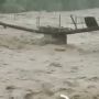 Sungai Cidurian Meluap, Jembatan Penghubung Antar Kampung di Cigudeg Nyaris Terbawa Arus