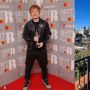 Aduh, Ed Sheeran Hadiahi Sam Smith Patung Penis Berukuran Hampir 2 Meter!