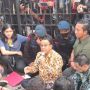 Anies Baswedan Dimaki Massa Kopaja di Depan Muka, Warganet Justru Respek