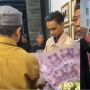 Mata Mendadak Hijau, Buket Uang ala Wisuda Ini Jadi Bingkisan Acara Maulid Nabi Bikin Salfok Warganet: Shareloc Min