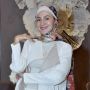 Rumahnya Tak Jadi Digusur, Wanda Hamidah Perlihatkan Sepatunya yang Rusak Parah Gegara Lawan Satpol PP