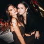 Gaya Kece Selena Gomez saat Bertemu Hailey Bieber, Harga Perhiasannya Sukses Bikin Kejang