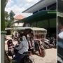 Viral Bocah Pergi ke Sekolah Naik Gerobak Motor, Warganet Kagum: Seru Banget