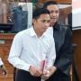 4 Perbedaan Sidang Bharada E dan Ferdy Sambo, Baju hingga Gerak-gerik Disorot