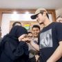 Momen Lesti Kejora Cium Tangan dan Peluk Rizky Billar Disorot, Celetukan Wartawan Nyelekit: Dede Lehernya Gapapa?