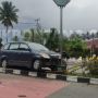 Mobil Lurah Tanjung Laut di Bontang Tabrak Median Jalan, Rusak di Bagian Depan