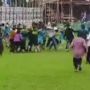 Aksi Beringas Suporter di Laga Tarkam: Masuk ke Lapangan dan Keroyok Pemain Hingga Tak Sadarkan Diri