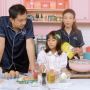 Malas Menanggapi Isu Perselingkuhan, Intip 7 Momen Mesra Ayu Dewi dan Regi Datau Masak Bareng Anak