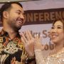 Kenakan Kebaya Sabrina, Kiky Saputri Tampil Cantik dan Manglingi di Hari Pertunangan