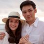 Baru Saja Lamaran, Intip 5 Potret Kebersamaan Chelsea Islan dan Rob Clinton yang Super Mesra!