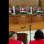 Sujud di Kaki Meminta Ampun, Bharada E Cium Tangan Orang Tua Brigadir J di Sidang
