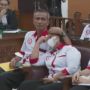 Ibu Brigadir J Tak Kuasa Tahan Tangis, saat Foto Jenazah Putranya Ditampilkan di Sidang
